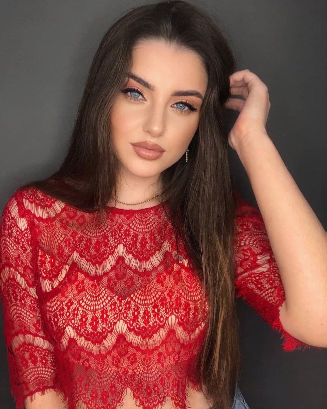 Аня