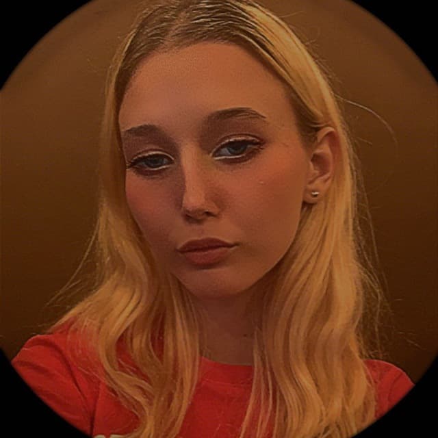 Оля