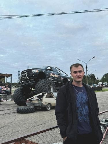  артём