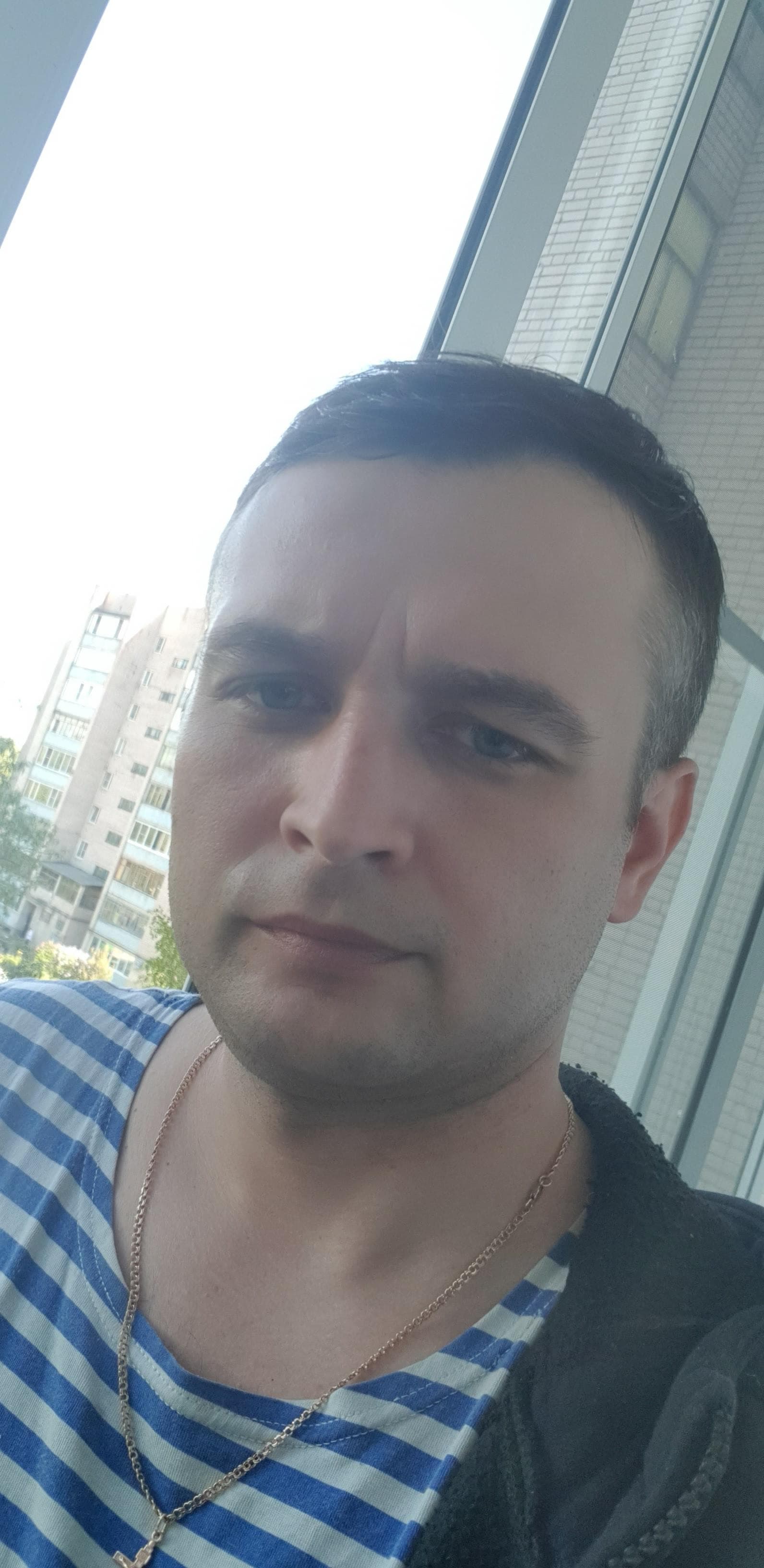 Артём