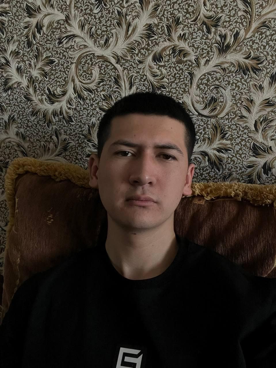 Али