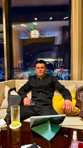 Али