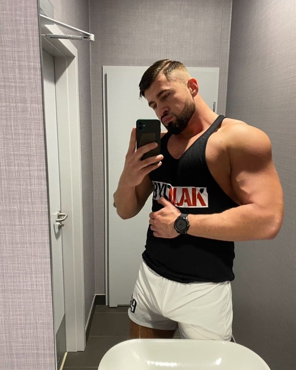 Артём