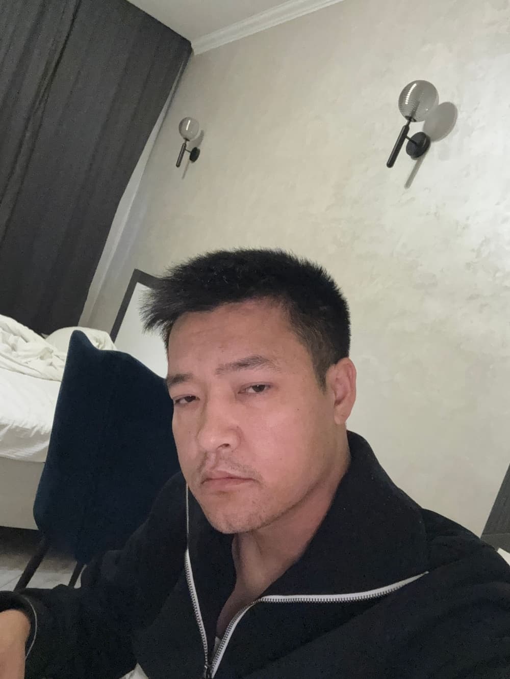 Али