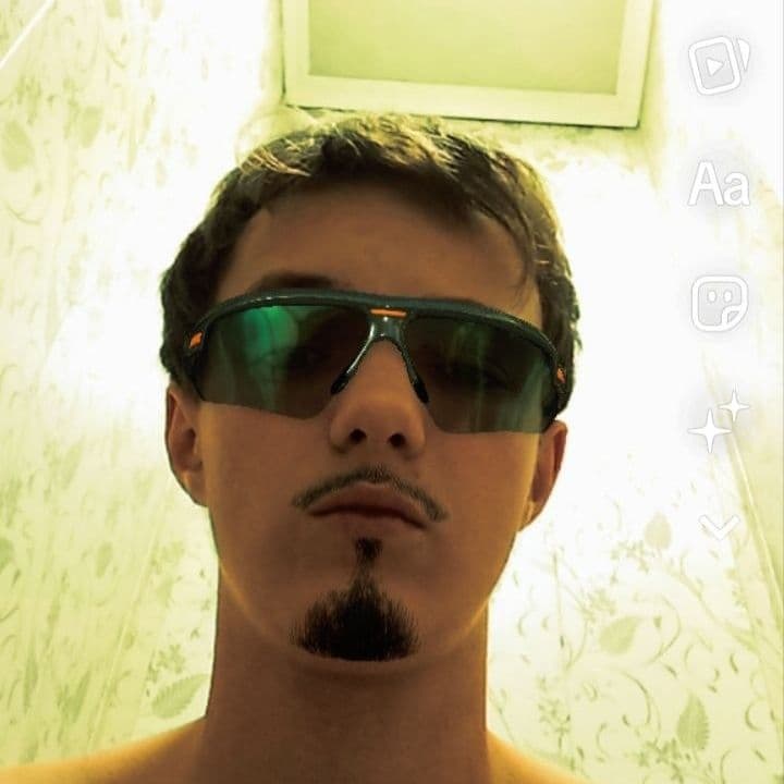 Артём