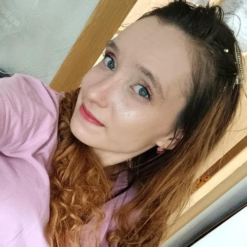 Vikki*)