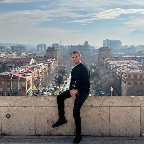 Артём