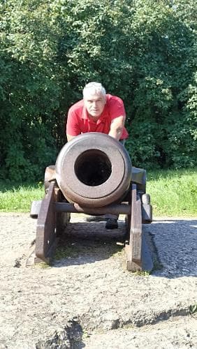 Леон