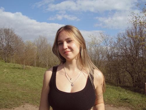 Аня