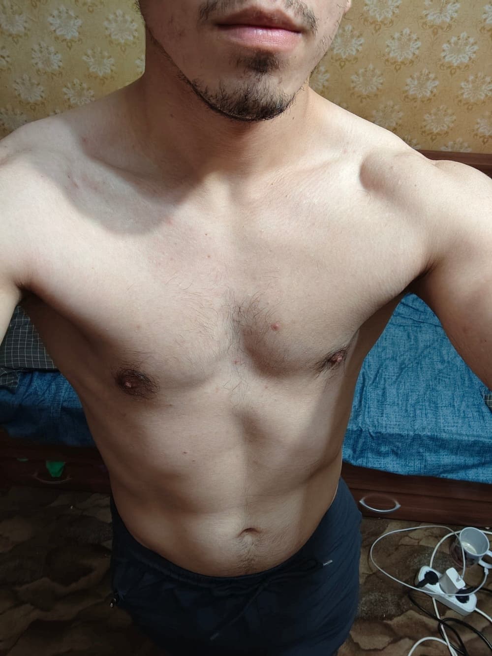 Розовый