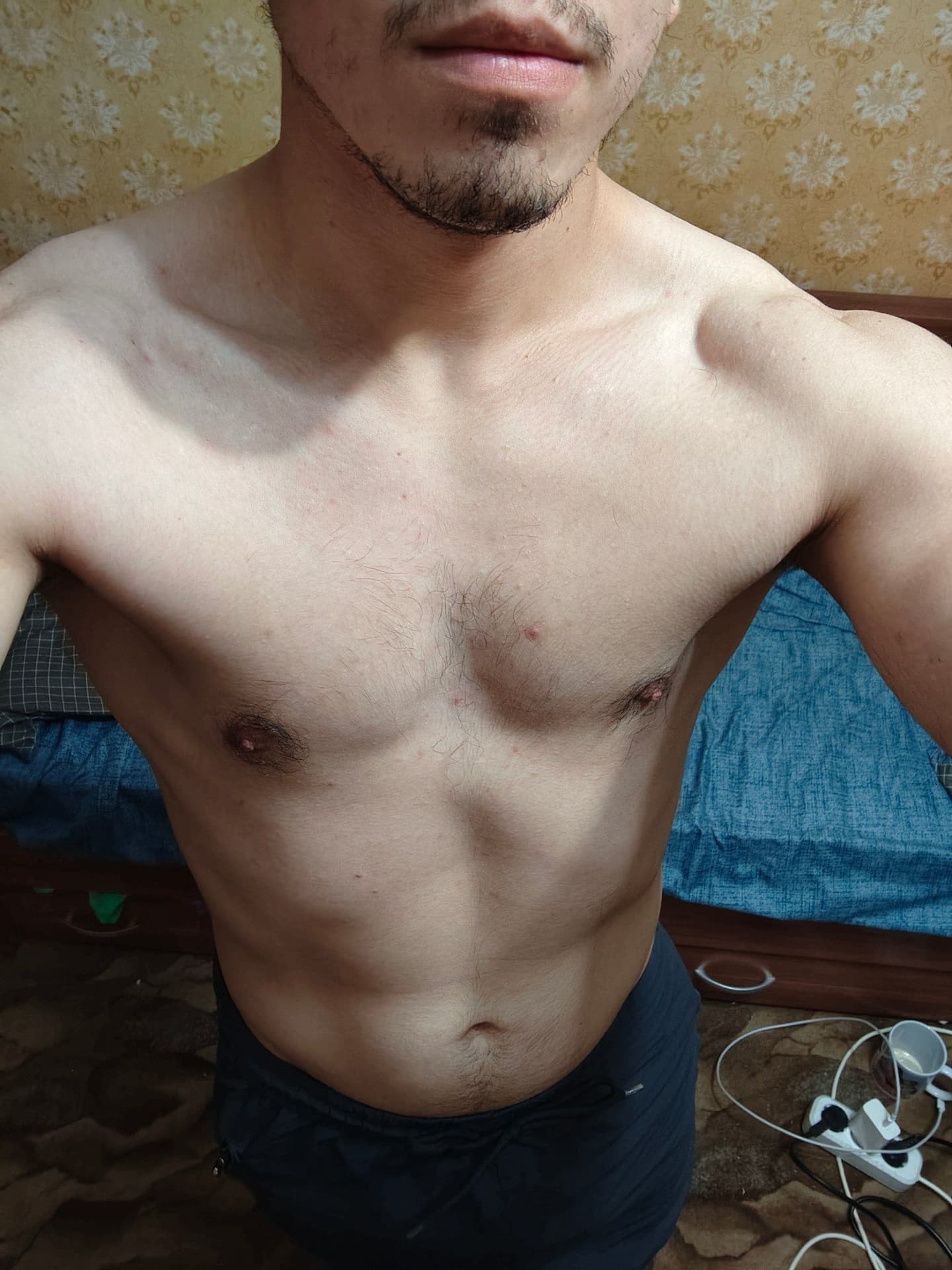 Розовый